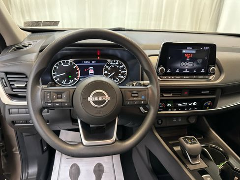 Certified 2024 Nissan Rogue SV image 3