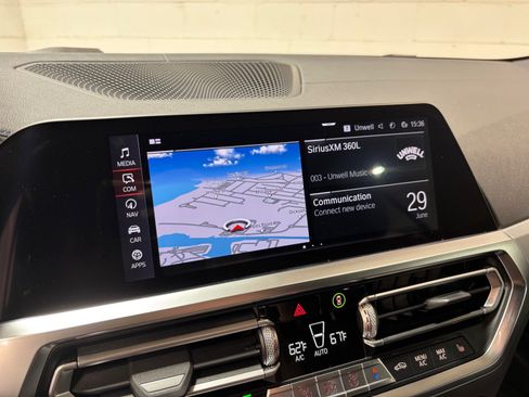Used 2021 BMW M440i Convertible w/ Executive Package RWD image 17
