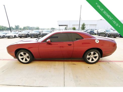 Used 2020 Dodge Challenger SXT RWD image 5