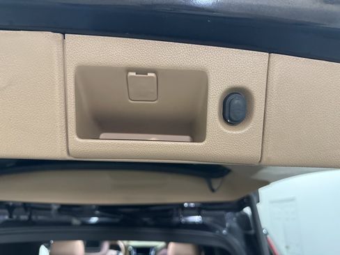 Used 2019 Cadillac Escalade Platinum image 18