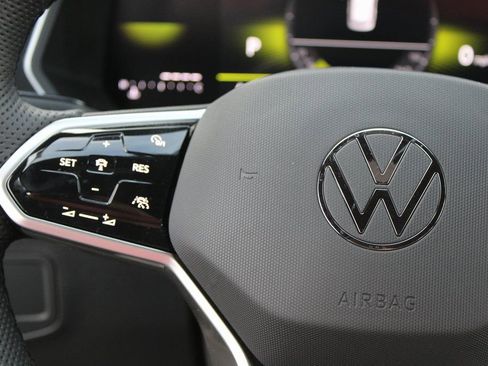 Certified 2024 Volkswagen Tiguan SE R-Line image 12