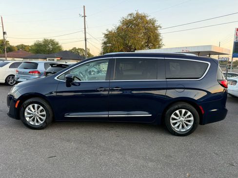 Used 2018 Chrysler Pacifica Touring-L Plus image 8