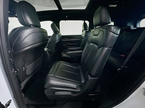 Used 2024 Jeep Grand Cherokee L Limited w/ Luxury Tech Group II image 30