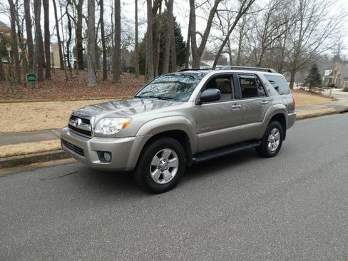 Used 2009 Toyota 4Runner SR5 image 30