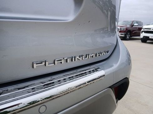 Used 2020 Toyota Highlander Platinum AWD/4WD image 10
