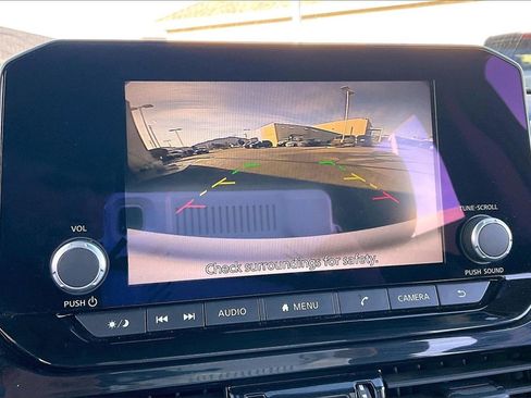 Used 2025 Nissan Pathfinder SV image 19