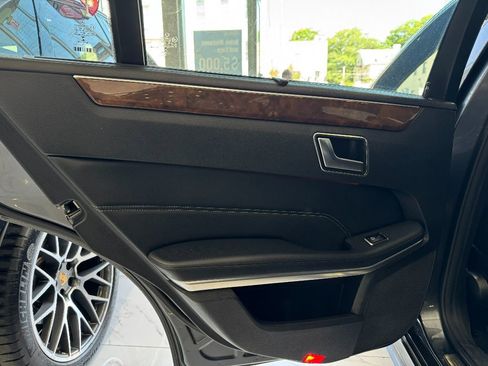 Used 2014 Mercedes-Benz E 350 Sport image 23