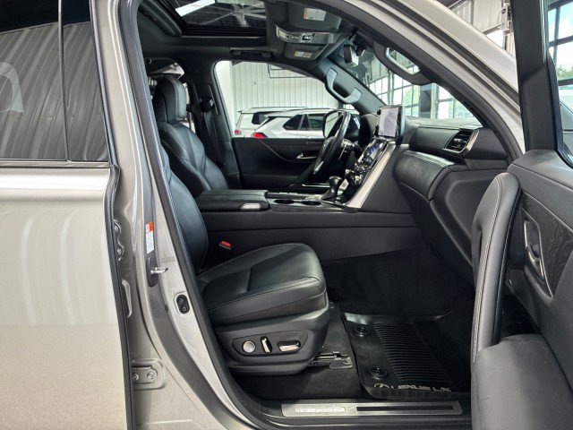 Used 2024 Lexus LX 600 4WD w/ Appearance Package image 12