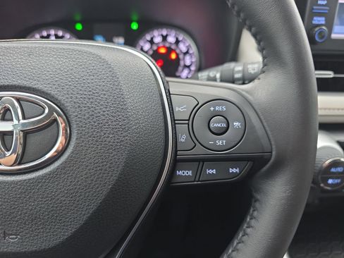 Used 2019 Toyota RAV4 XLE Premium image 18