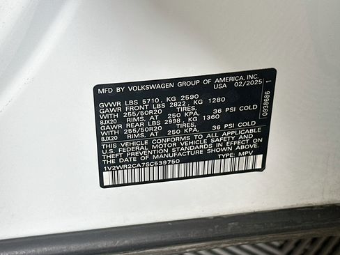 Used 2025 Volkswagen Atlas SE FWD image 12