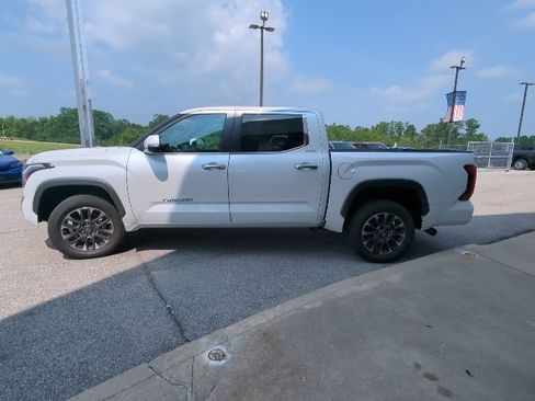 Used 2026 Toyota Tundra Limited AWD/4WD image 32