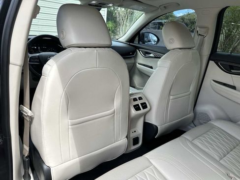 Certified 2021 Buick Envision Avenir w/ Technology Package II AWD/4WD image 16