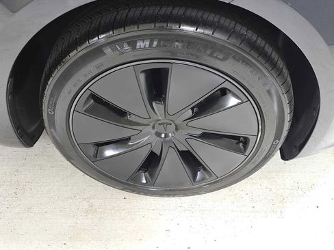 Used 2025 Tesla Model 3 Long Range RWD image 9