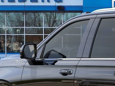 New 2026 Chevrolet Suburban High Country AWD/4WD image 12