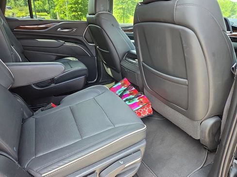 Used 2023 Cadillac Escalade Premium Luxury RWD image 11