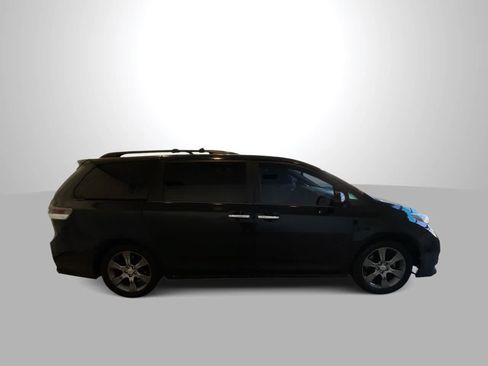 Used 2015 Toyota Sienna SE FWD image 9
