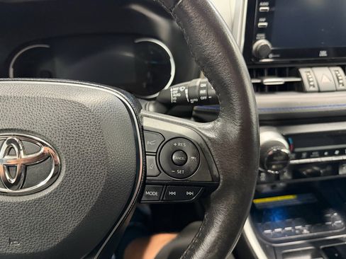 Used 2020 Toyota RAV4 XSE image 33