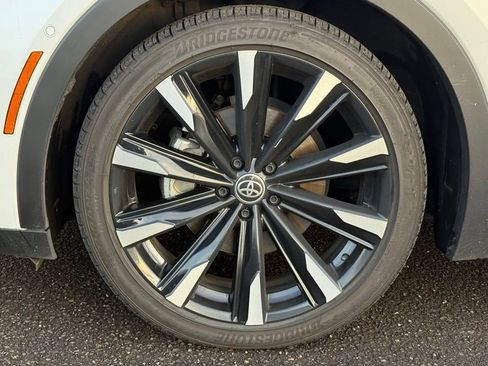 Used 2023 Toyota Crown Platinum image 9