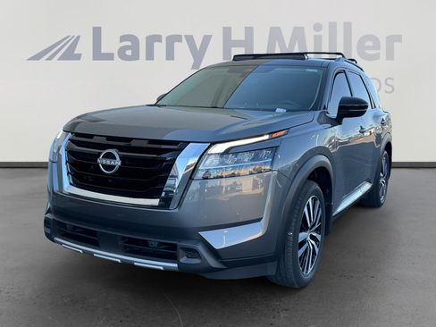 Used 2024 Nissan Pathfinder Platinum FWD image 1