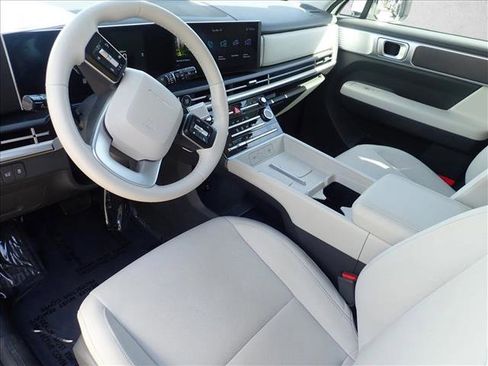 Used 2025 Hyundai Santa Fe SE image 11