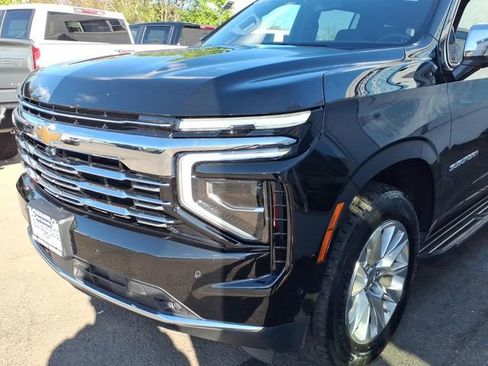 Used 2025 Chevrolet Suburban Premier AWD/4WD image 7