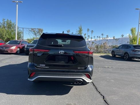 Used 2023 Toyota Highlander XSE AWD/4WD image 5