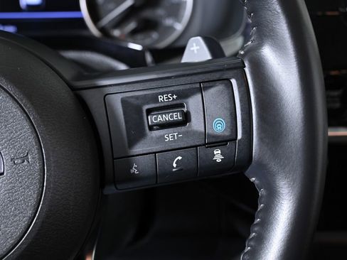 Used 2025 Nissan Pathfinder SV image 14