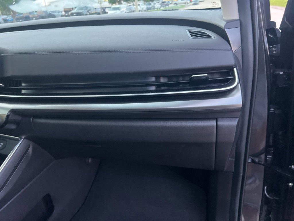 Used 2025 Kia Carnival SX w/ SX Dark Edition Package FWD image 11