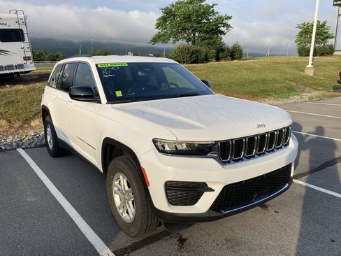 Used 2024 Jeep Grand Cherokee Laredo w/ Luxury Tech Group I AWD/4WD image 1
