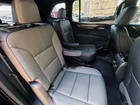 New 2026 GMC Acadia AT4 w/ Luxury Package image 19