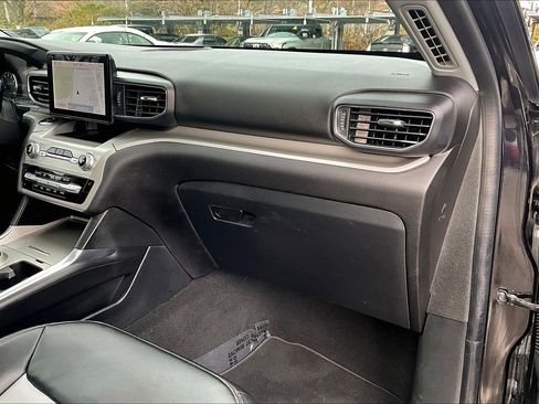 Used 2022 Ford Explorer XLT w/ Equipment Group 202A image 14