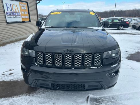 Used 2018 Jeep Grand Cherokee Altitude image 2