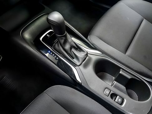 Used 2024 Toyota Corolla LE FWD image 19