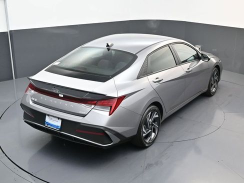 Used 2025 Hyundai Elantra SEL FWD image 16