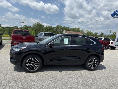 New 2025 Ford Escape PHEV image 3