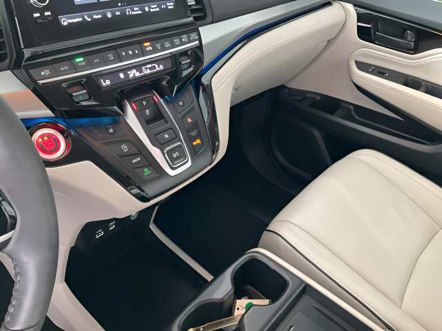 Certified 2026 Honda Odyssey Touring image 18
