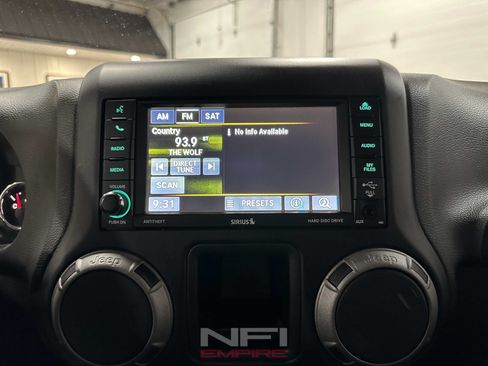 Used 2014 Jeep Wrangler Unlimited Sport w/ Connectivity Group AWD/4WD image 27