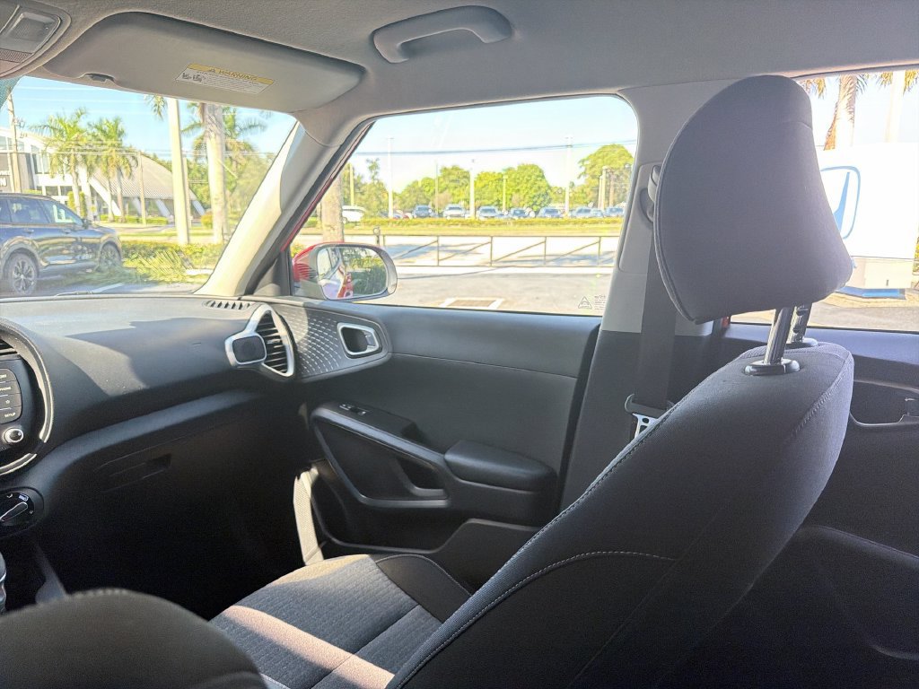 Used 2020 Kia Soul S FWD image 11