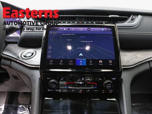 Used 2023 Jeep Grand Cherokee L Limited AWD/4WD image 12