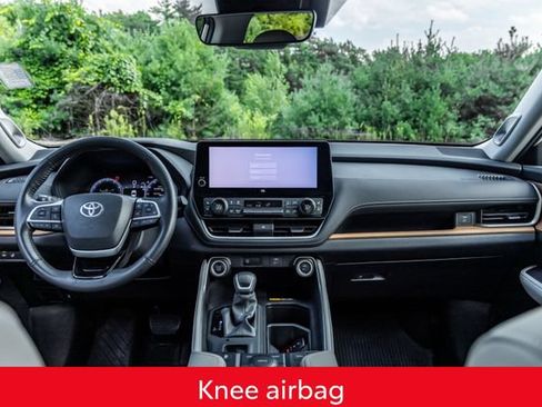 Used 2024 Toyota Grand Highlander AWD image 30