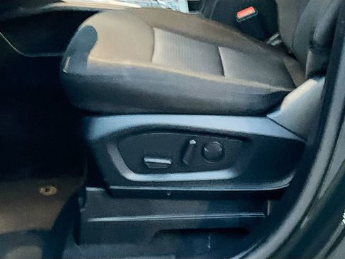 Used 2022 Ford Explorer XLT image 19