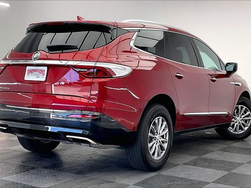 Used 2023 Buick Enclave Essence image 13