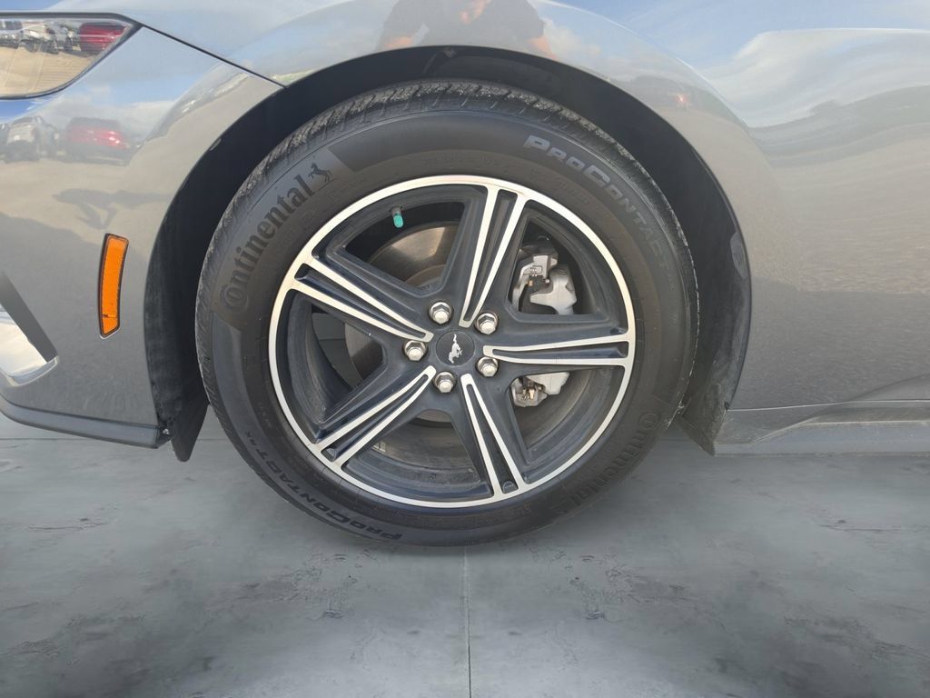 Used 2025 Ford Mustang Coupe RWD image 15