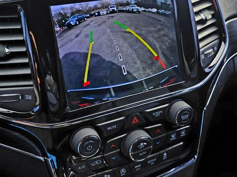 Used 2019 Jeep Grand Cherokee Limited image 15