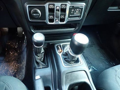 Used 2020 Jeep Wrangler Unlimited Sahara AWD/4WD image 19