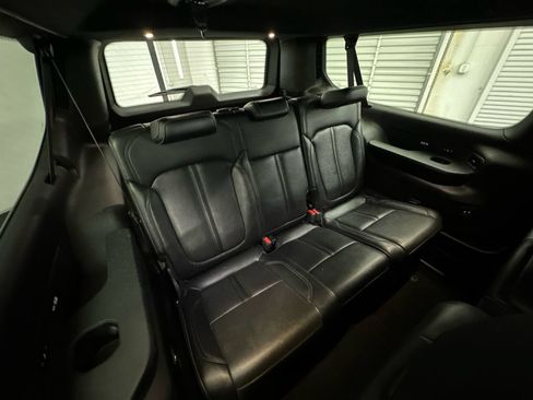 Used 2024 Jeep Wagoneer L Series II w/ Flexible Seating Group AWD/4WD image 19