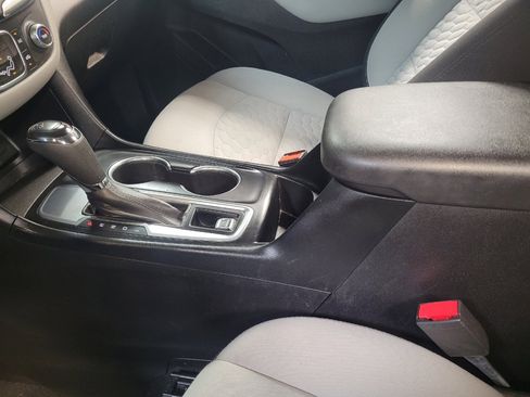 Used 2019 Chevrolet Equinox LT FWD image 26