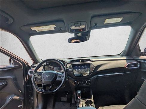 Used 2022 Chevrolet TrailBlazer RS w/ Sun and Liftgate Package AWD/4WD image 10