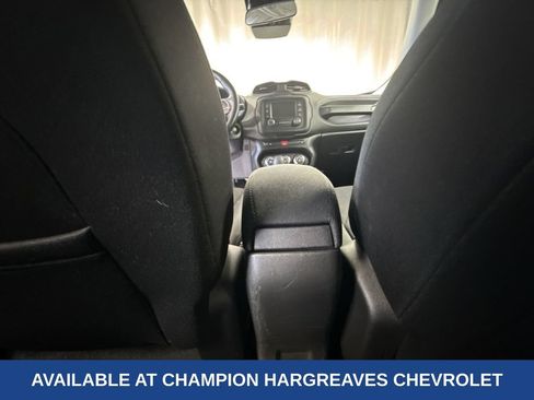Used 2017 Jeep Renegade Latitude w/ Cold Weather Group AWD/4WD image 29