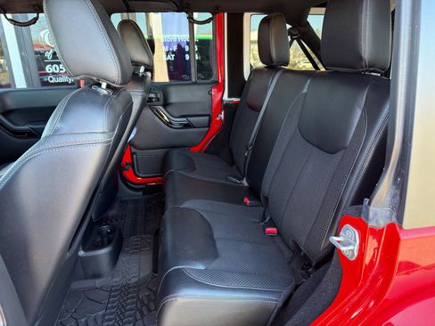 Used 2017 Jeep Wrangler Unlimited Sahara image 14